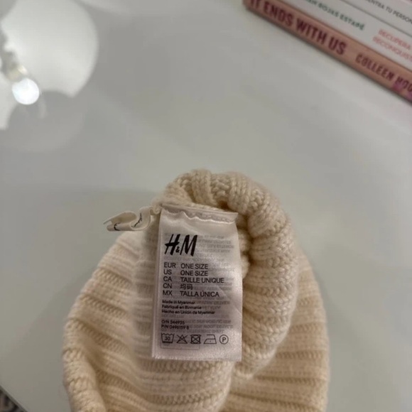 H&M Cream Ribbed Knit Beanie - Picture 2 of 3